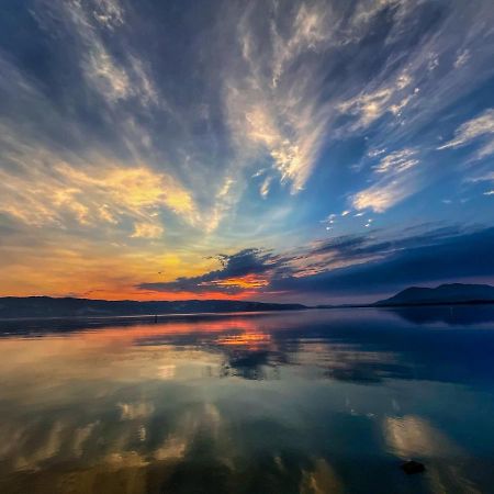 A Lake, A Mountain And The House With The Red Door Клірлейк Екстер'єр фото